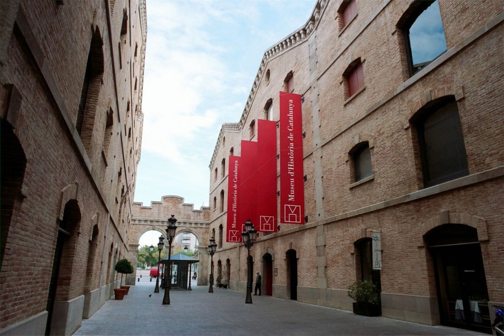Museu d'Història de Catalunya: Sin colas