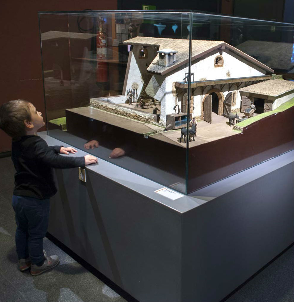 Museu d'Història de Catalunya: Sin colas