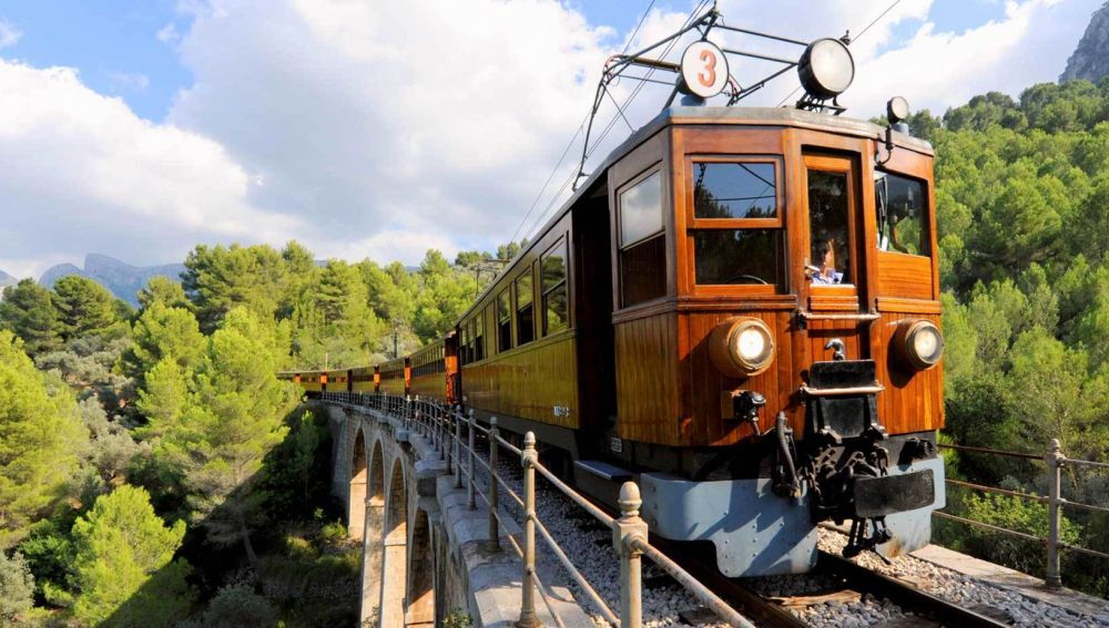 Tour de l'île de Majorque : Bus, train, tramway et bateau
